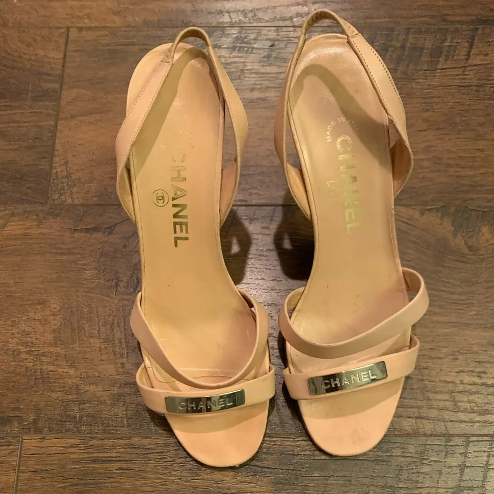 CHANEL lambskin logo sling back sandals - Picture 2 of 16